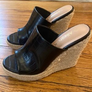 Black sandal wedges